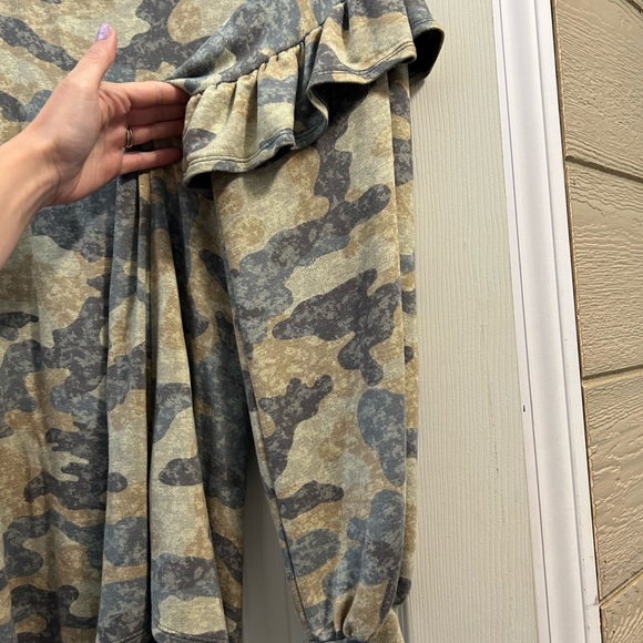 Camo Ruffle shoulder Shirt - Picture 2 of 2